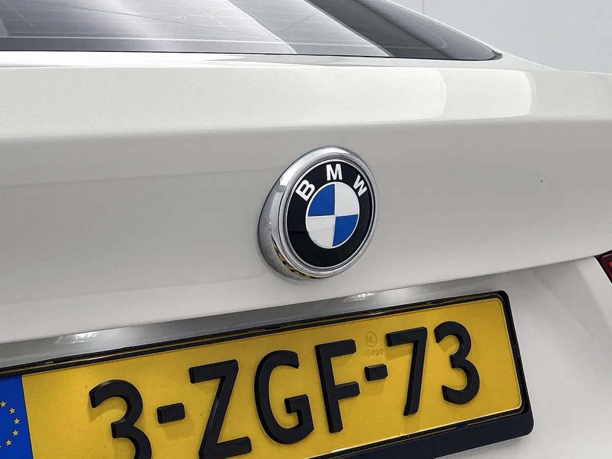 xDrive20i Executive | M SPORT PAKKET | NAVIGATIE | BLEUTOOTH | ELEKTRISCHE ACHTERKLEP |