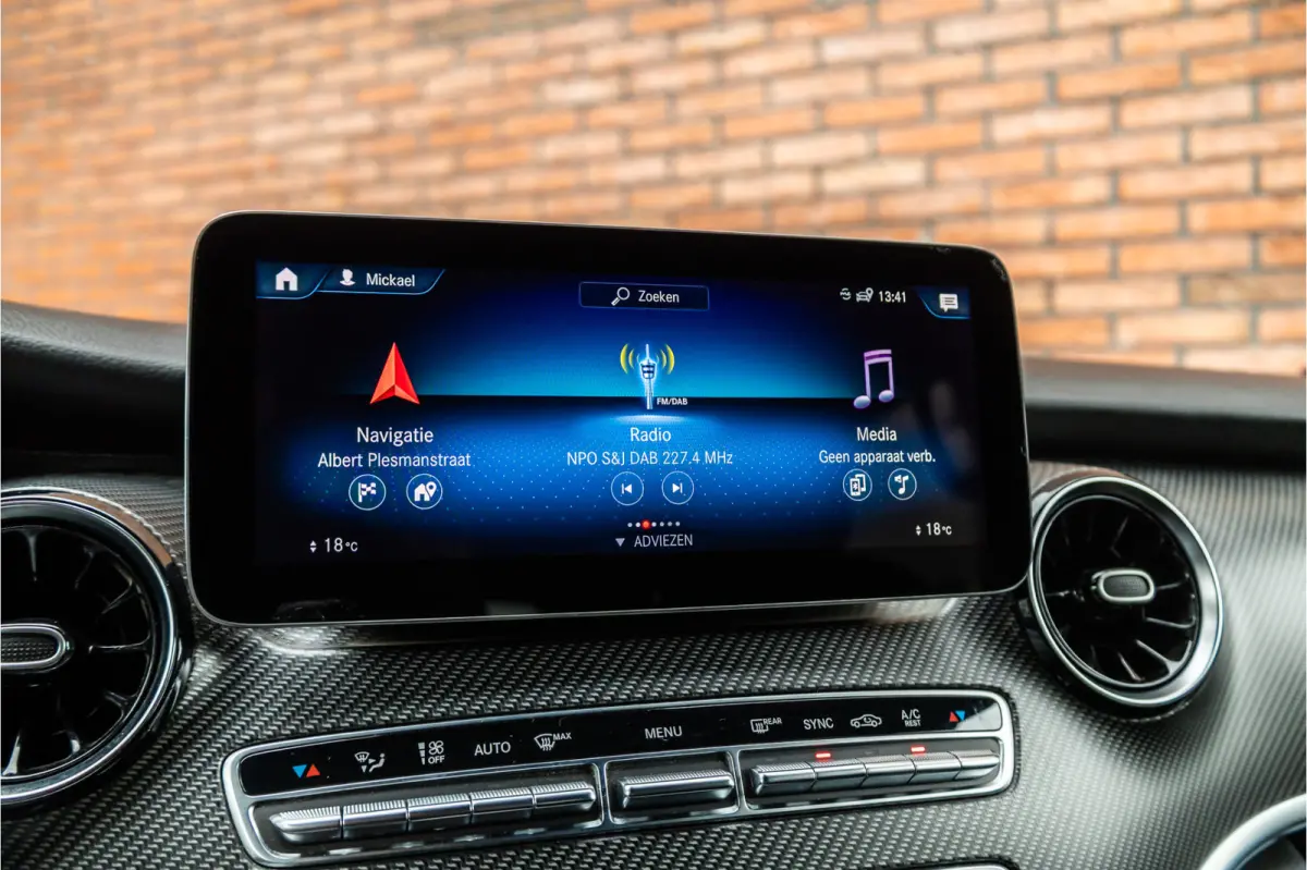 300d DC | AMG | 4-Matic | 360 Camera | Stoelventilatie | CarPlay | Navigatie | Lederen bekleding | Elek schuifdeuren | LED koplampen | Elek achterklep | DAB | V300 | V300d | Nieuwe APK | Dea