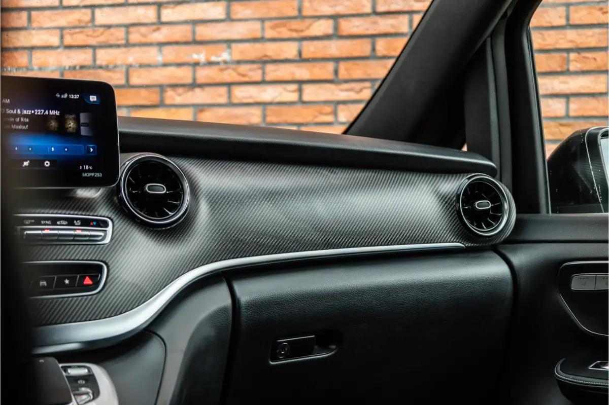 300d DC | AMG | 4-Matic | 360 Camera | Stoelventilatie | CarPlay | Navigatie | Lederen bekleding | Elek schuifdeuren | LED koplampen | Elek achterklep | DAB | V300 | V300d | Nieuwe APK | Dea
