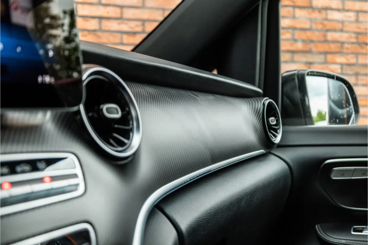 300d DC | AMG | 4-Matic | 360 Camera | Stoelventilatie | CarPlay | Navigatie | Lederen bekleding | Elek schuifdeuren | LED koplampen | Elek achterklep | DAB | V300 | V300d | Nieuwe APK | Dea