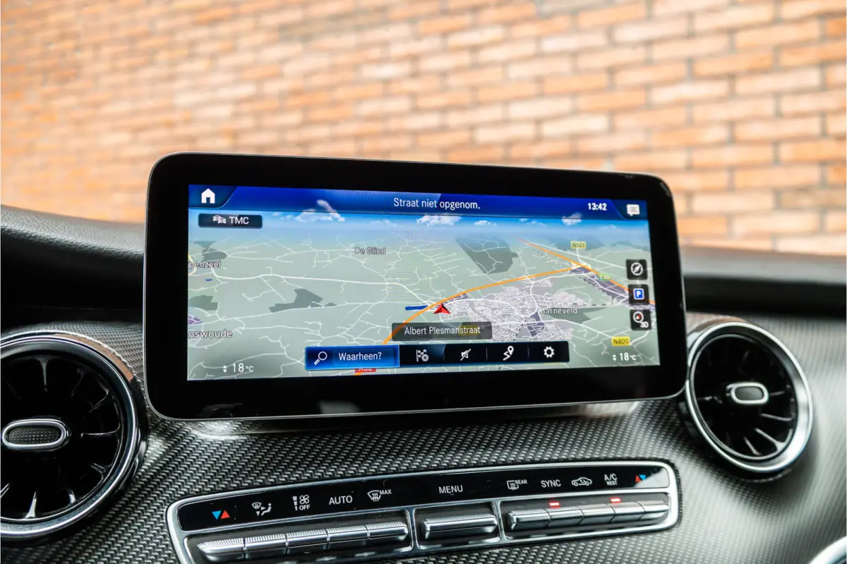 300d DC | AMG | 4-Matic | 360 Camera | Stoelventilatie | CarPlay | Navigatie | Lederen bekleding | Elek schuifdeuren | LED koplampen | Elek achterklep | DAB | V300 | V300d | Nieuwe APK | Dea