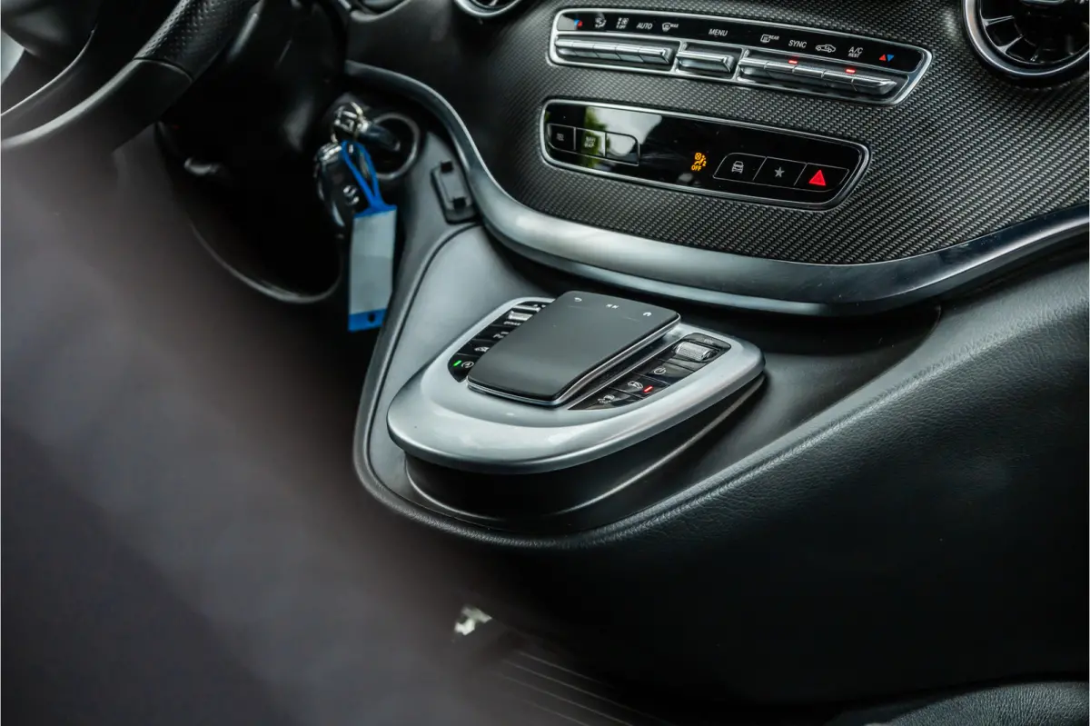 300d DC | AMG | 4-Matic | 360 Camera | Stoelventilatie | CarPlay | Navigatie | Lederen bekleding | Elek schuifdeuren | LED koplampen | Elek achterklep | DAB | V300 | V300d | Nieuwe APK | Dea