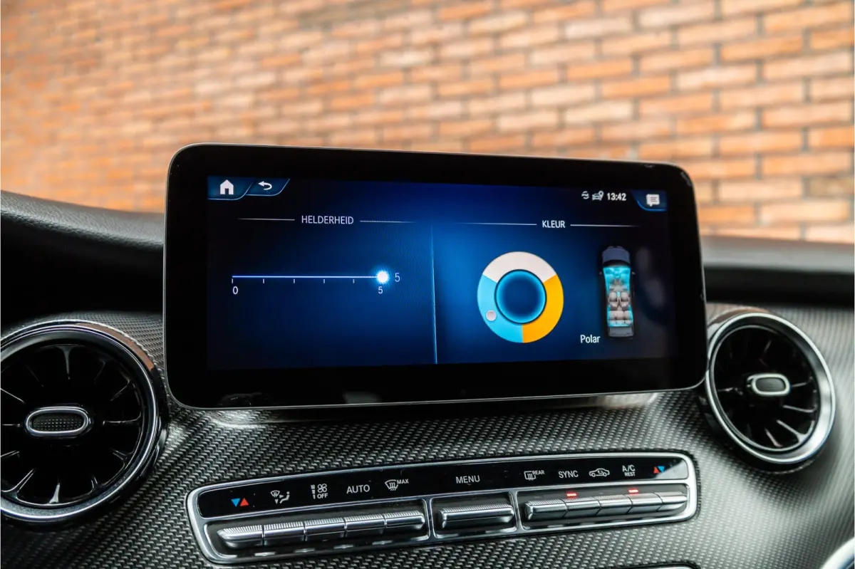 300d DC | AMG | 4-Matic | 360 Camera | Stoelventilatie | CarPlay | Navigatie | Lederen bekleding | Elek schuifdeuren | LED koplampen | Elek achterklep | DAB | V300 | V300d | Nieuwe APK | Dea