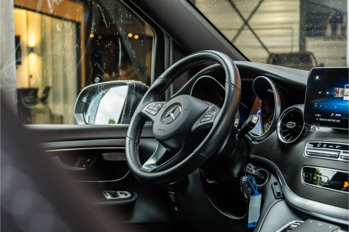 300d DC | AMG | 4-Matic | 360 Camera | Stoelventilatie | CarPlay | Navigatie | Lederen bekleding | Elek schuifdeuren | LED koplampen | Elek achterklep | DAB | V300 | V300d | Nieuwe APK | Dea