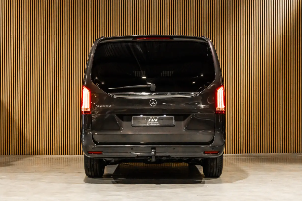 300d DC | AMG | 4-Matic | 360 Camera | Stoelventilatie | CarPlay | Navigatie | Lederen bekleding | Elek schuifdeuren | LED koplampen | Elek achterklep | DAB | V300 | V300d | Nieuwe APK | Dea