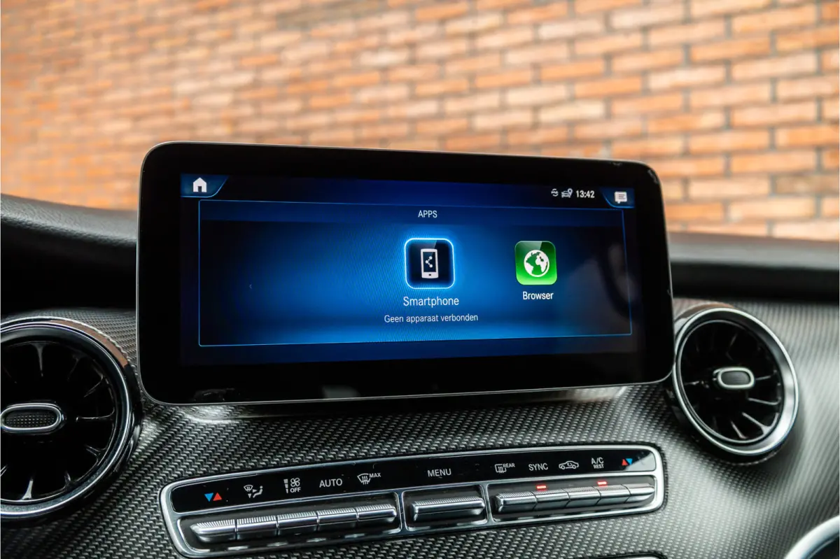 300d DC | AMG | 4-Matic | 360 Camera | Stoelventilatie | CarPlay | Navigatie | Lederen bekleding | Elek schuifdeuren | LED koplampen | Elek achterklep | DAB | V300 | V300d | Nieuwe APK | Dea