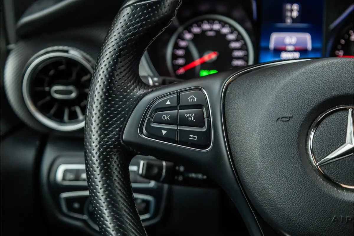 300d DC | AMG | 4-Matic | 360 Camera | Stoelventilatie | CarPlay | Navigatie | Lederen bekleding | Elek schuifdeuren | LED koplampen | Elek achterklep | DAB | V300 | V300d | Nieuwe APK | Dea