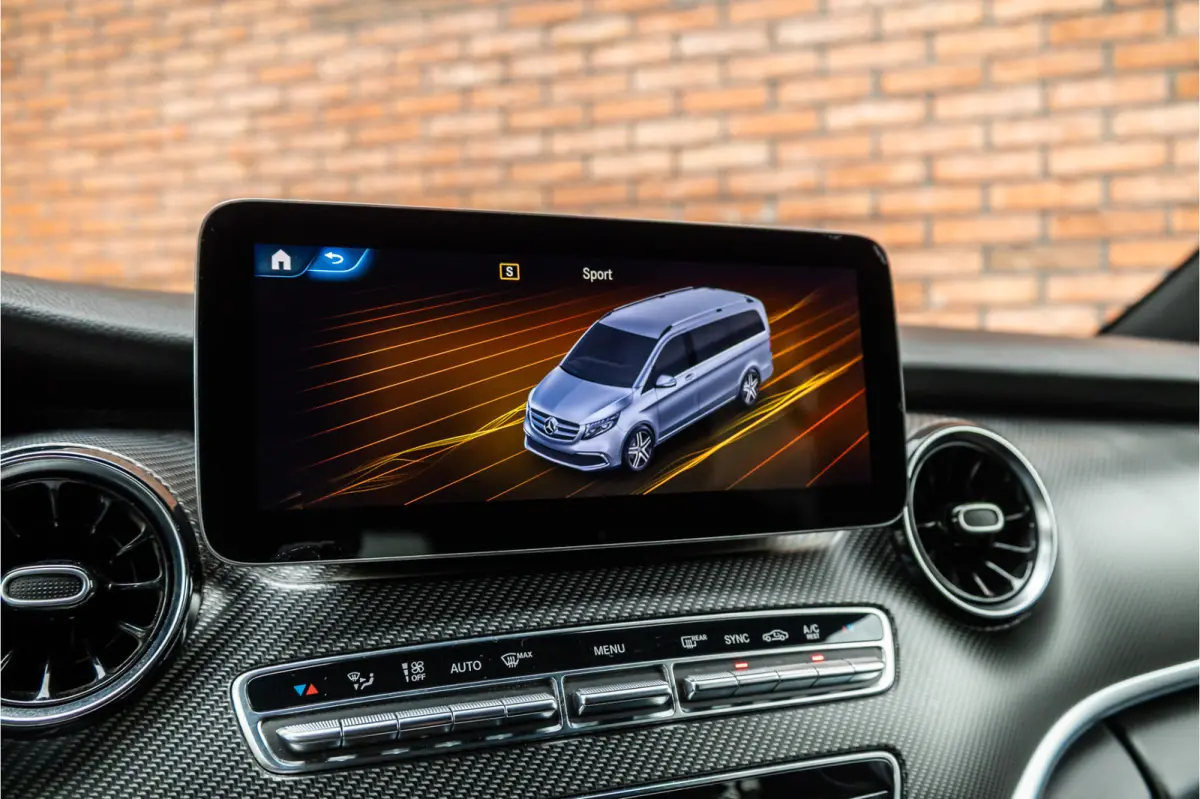 300d DC | AMG | 4-Matic | 360 Camera | Stoelventilatie | CarPlay | Navigatie | Lederen bekleding | Elek schuifdeuren | LED koplampen | Elek achterklep | DAB | V300 | V300d | Nieuwe APK | Dea