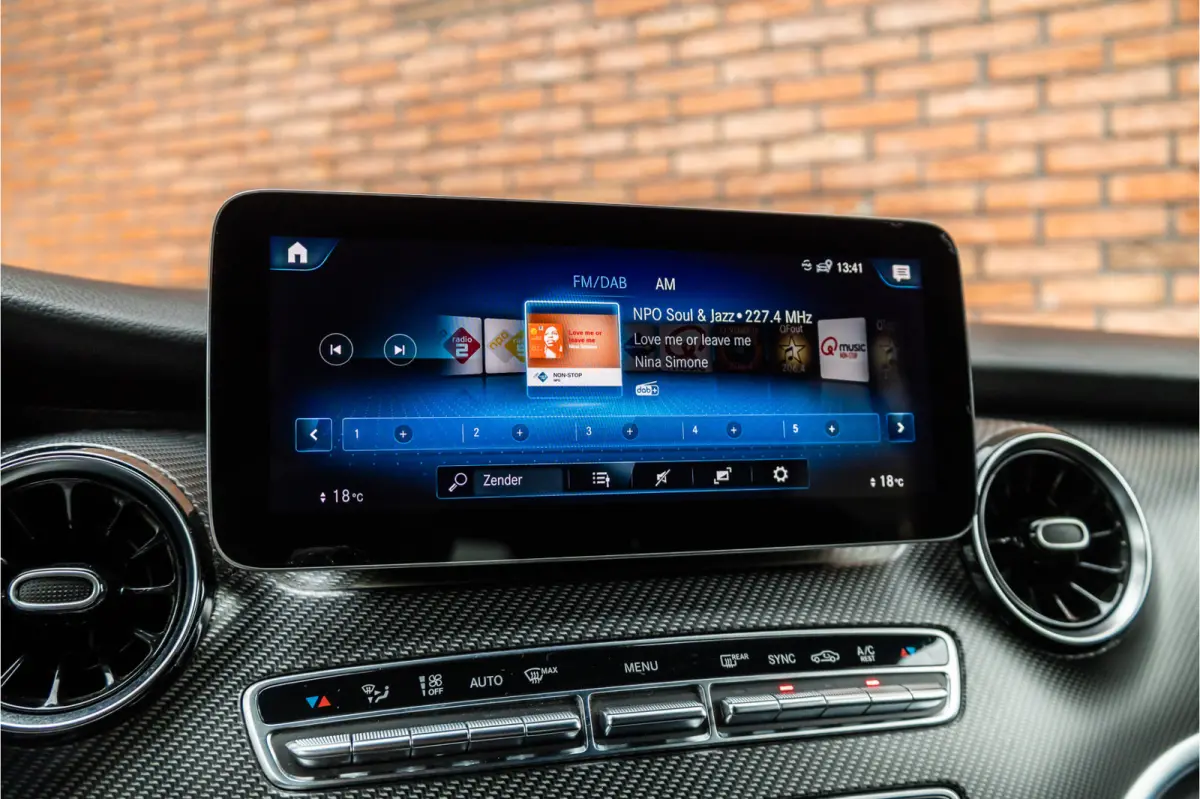 300d DC | AMG | 4-Matic | 360 Camera | Stoelventilatie | CarPlay | Navigatie | Lederen bekleding | Elek schuifdeuren | LED koplampen | Elek achterklep | DAB | V300 | V300d | Nieuwe APK | Dea