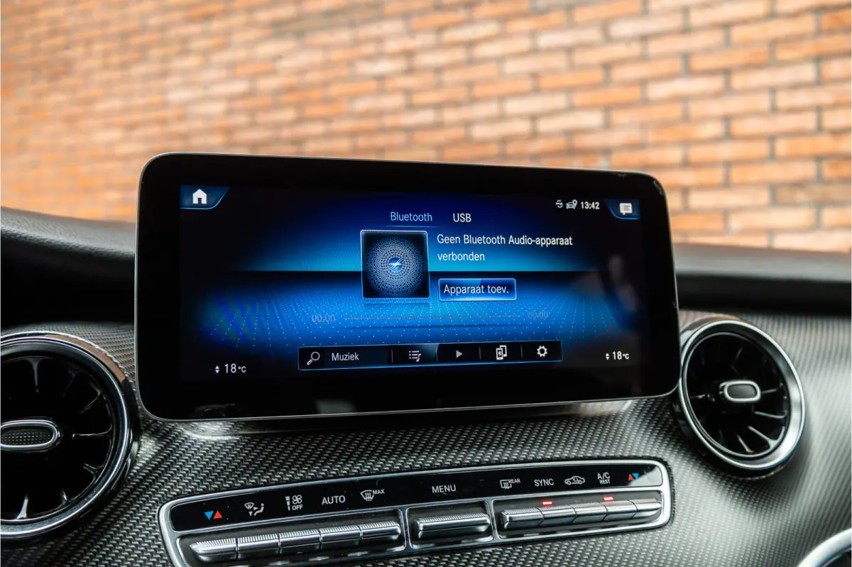 300d DC | AMG | 4-Matic | 360 Camera | Stoelventilatie | CarPlay | Navigatie | Lederen bekleding | Elek schuifdeuren | LED koplampen | Elek achterklep | DAB | V300 | V300d | Nieuwe APK | Dea