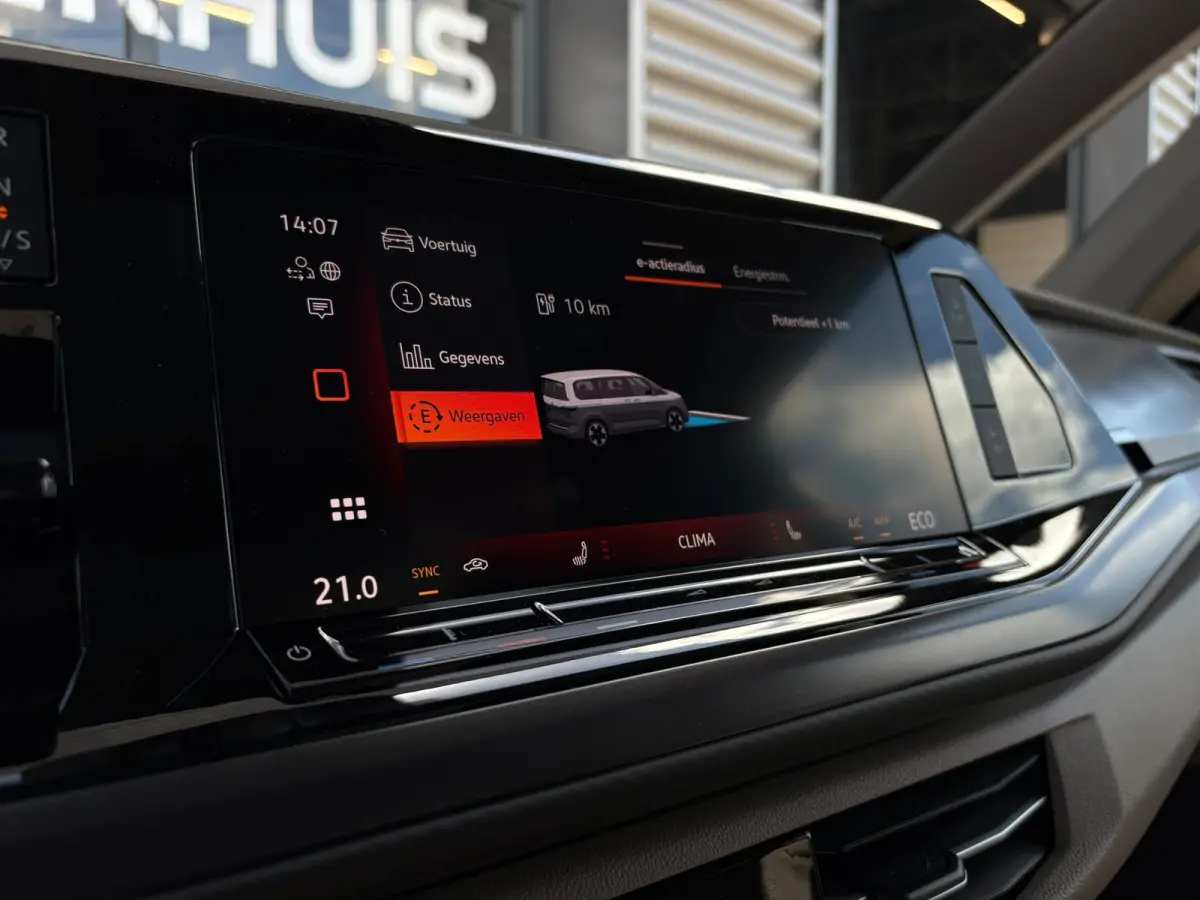 eHybrid 4MOTION L2 | Bulli | Glazen Dak | Trekhaak | 4 Seizoenen banden | Vis-A-Vis | IQ-Light