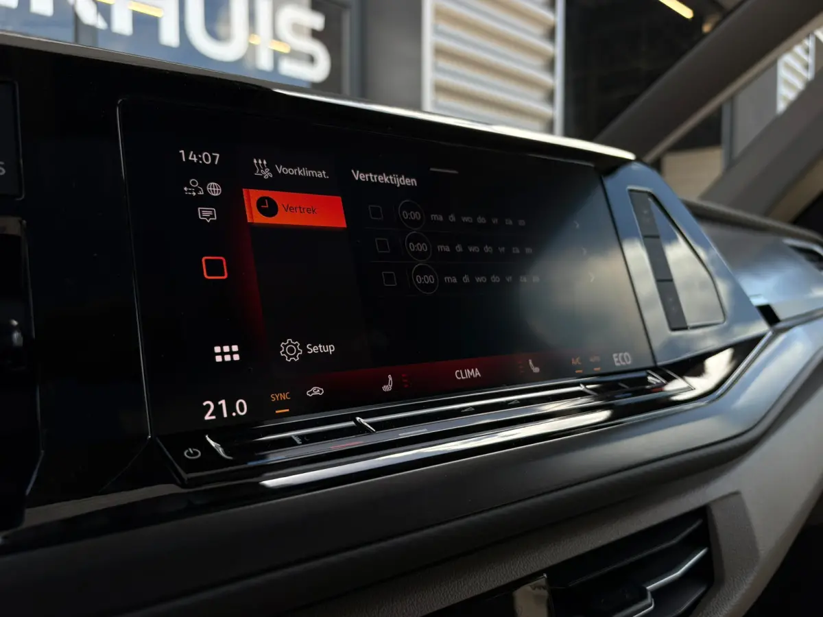 eHybrid 4MOTION L2 | Bulli | Glazen Dak | Trekhaak | 4 Seizoenen banden | Vis-A-Vis | IQ-Light
