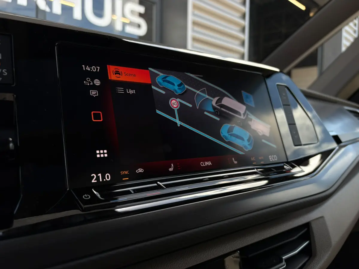 eHybrid 4MOTION L2 | Bulli | Glazen Dak | Trekhaak | 4 Seizoenen banden | Vis-A-Vis | IQ-Light