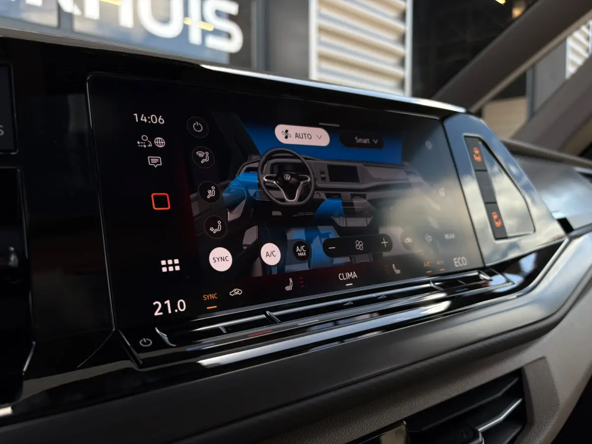 eHybrid 4MOTION L2 | Bulli | Glazen Dak | Trekhaak | 4 Seizoenen banden | Vis-A-Vis | IQ-Light