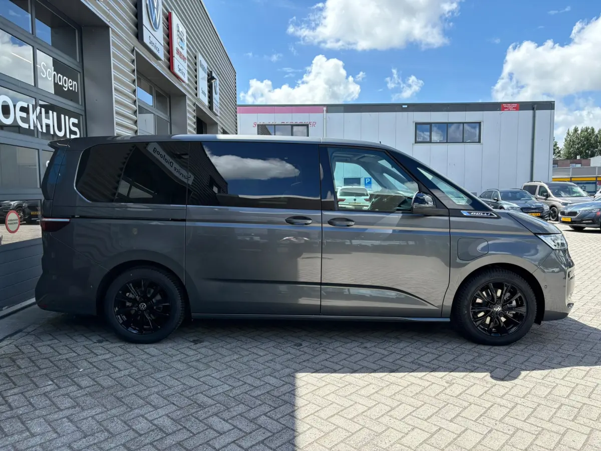eHybrid 4MOTION L2 | Bulli | Glazen Dak | Trekhaak | 4 Seizoenen banden | Vis-A-Vis | IQ-Light