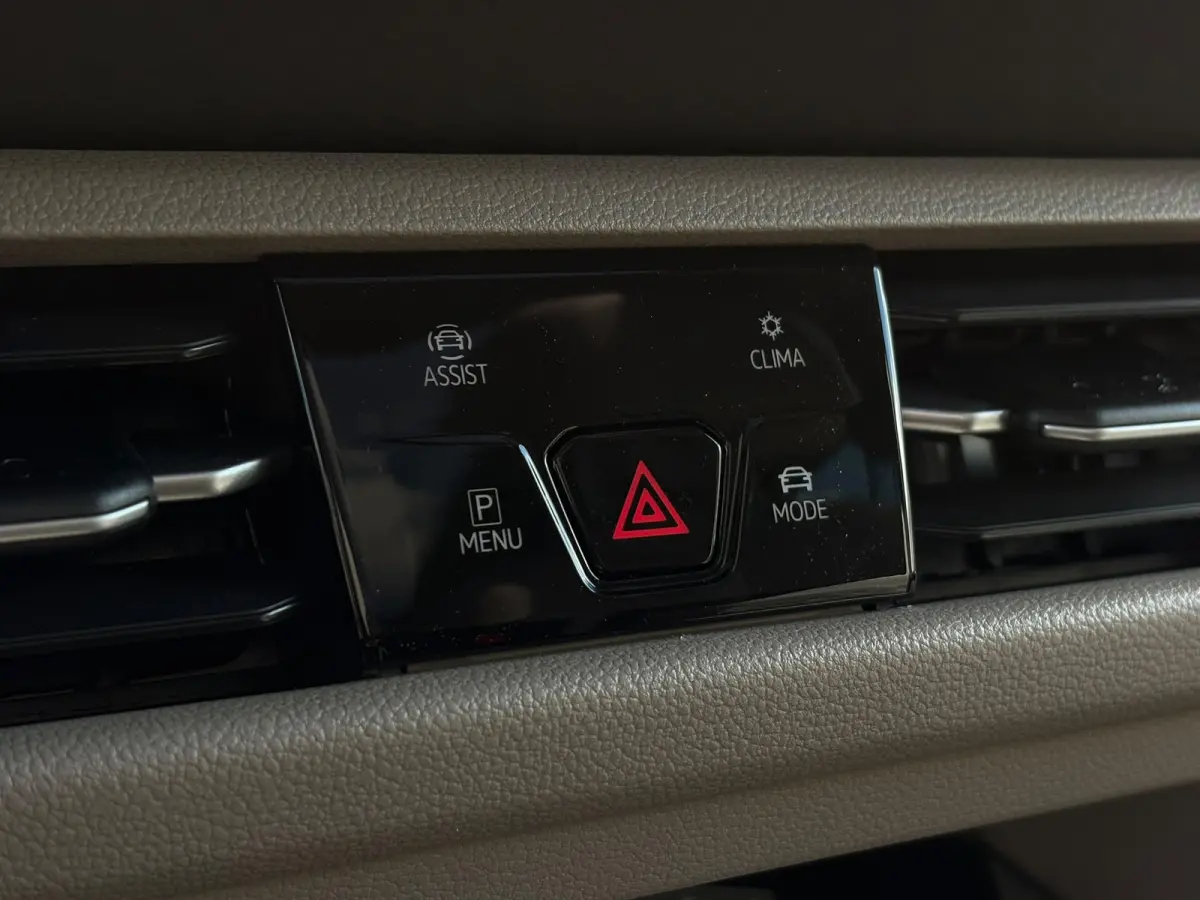 eHybrid 4MOTION L2 | Bulli | Glazen Dak | Trekhaak | 4 Seizoenen banden | Vis-A-Vis | IQ-Light