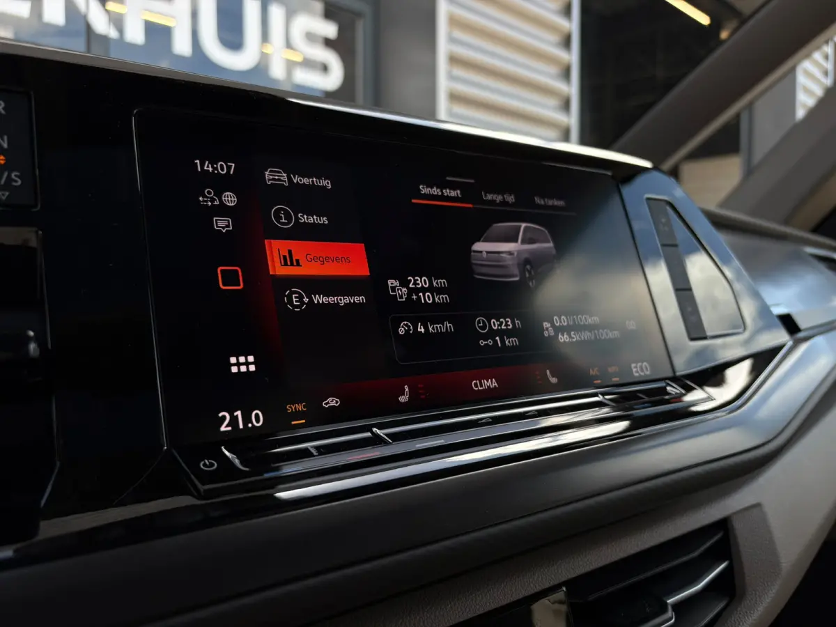 eHybrid 4MOTION L2 | Bulli | Glazen Dak | Trekhaak | 4 Seizoenen banden | Vis-A-Vis | IQ-Light