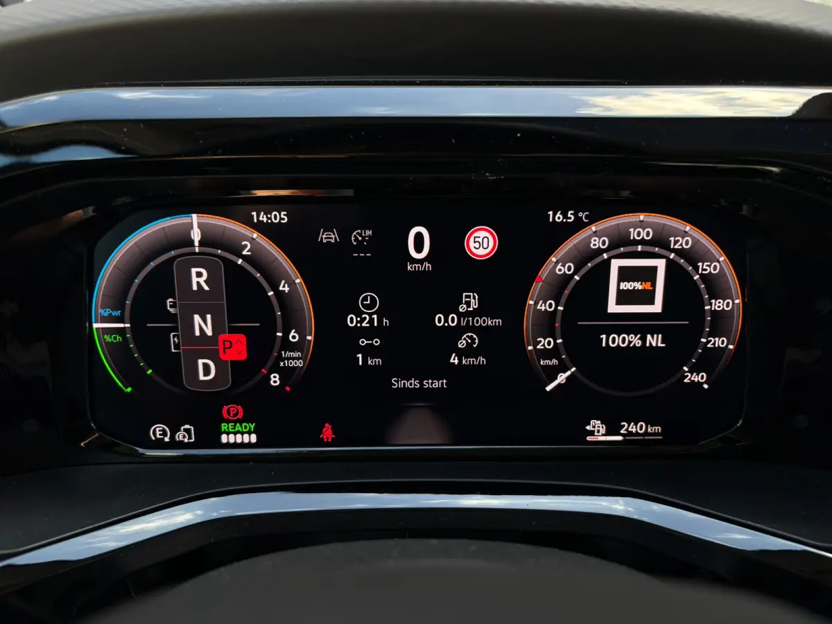 eHybrid 4MOTION L2 | Bulli | Glazen Dak | Trekhaak | 4 Seizoenen banden | Vis-A-Vis | IQ-Light