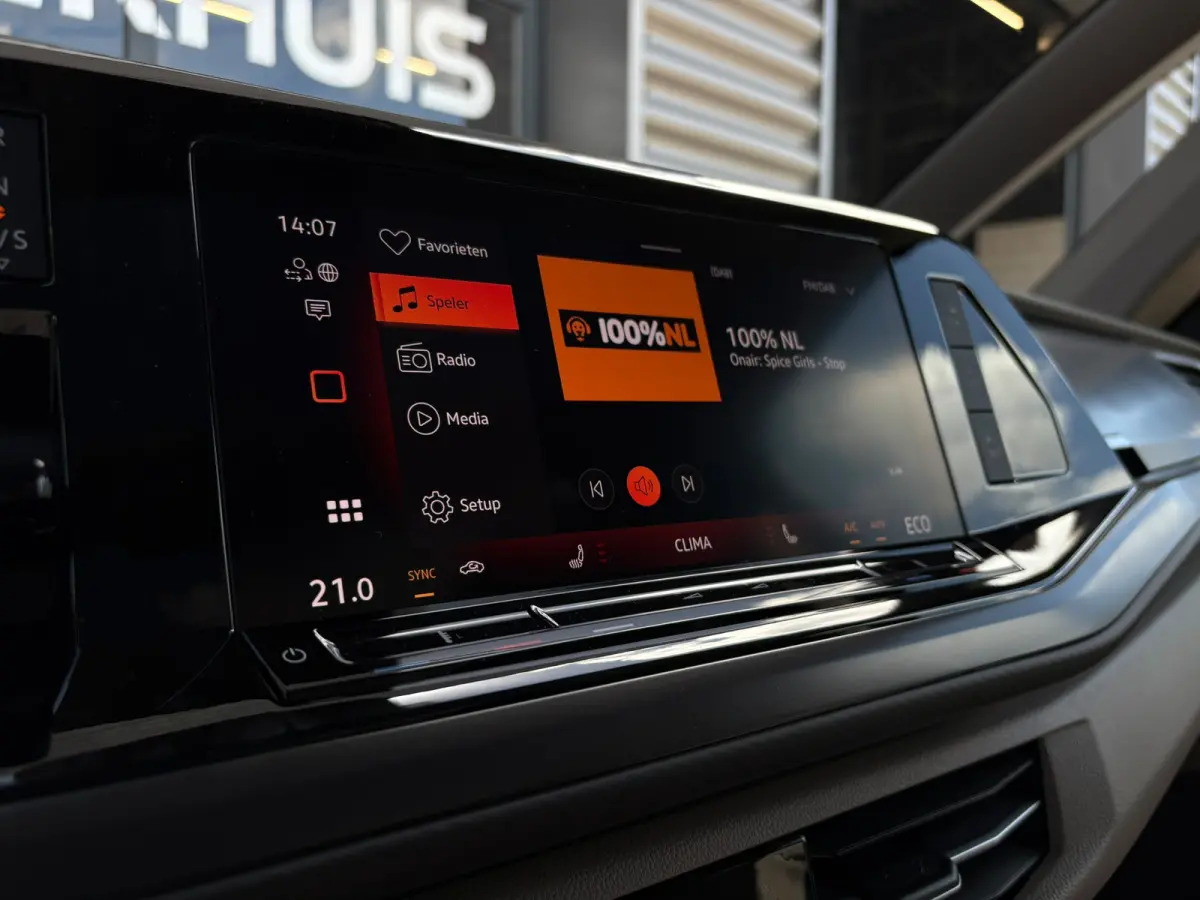 eHybrid 4MOTION L2 | Bulli | Glazen Dak | Trekhaak | 4 Seizoenen banden | Vis-A-Vis | IQ-Light
