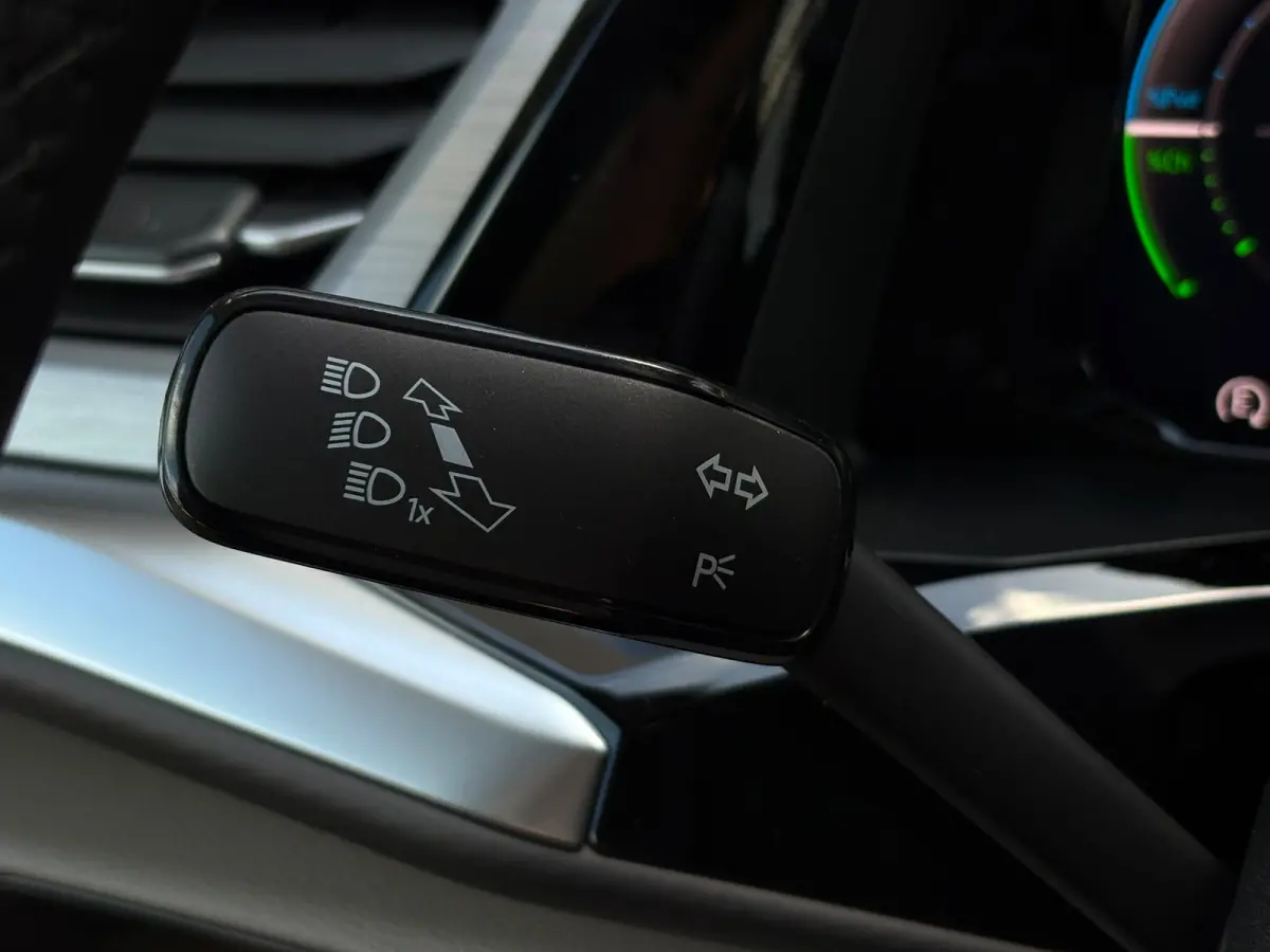 eHybrid 4MOTION L2 | Bulli | Glazen Dak | Trekhaak | 4 Seizoenen banden | Vis-A-Vis | IQ-Light