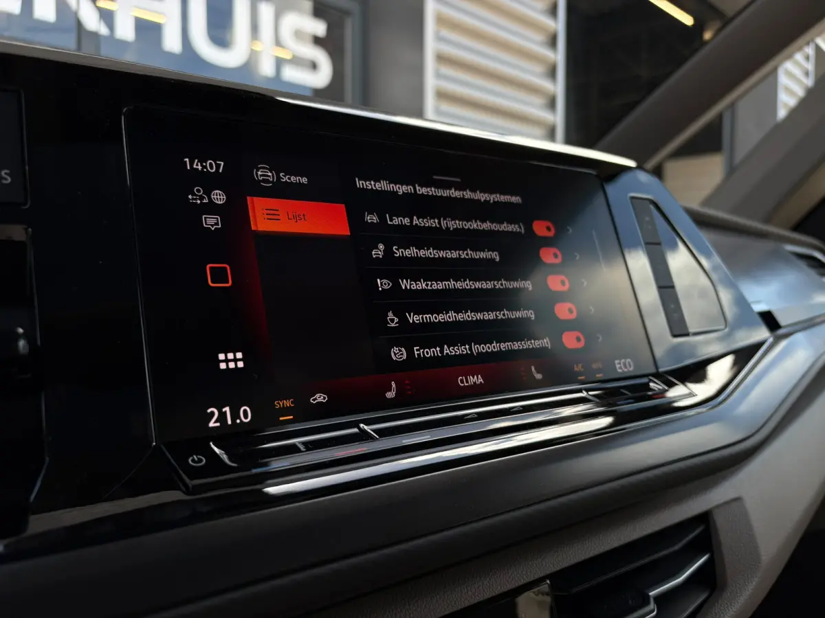 eHybrid 4MOTION L2 | Bulli | Glazen Dak | Trekhaak | 4 Seizoenen banden | Vis-A-Vis | IQ-Light