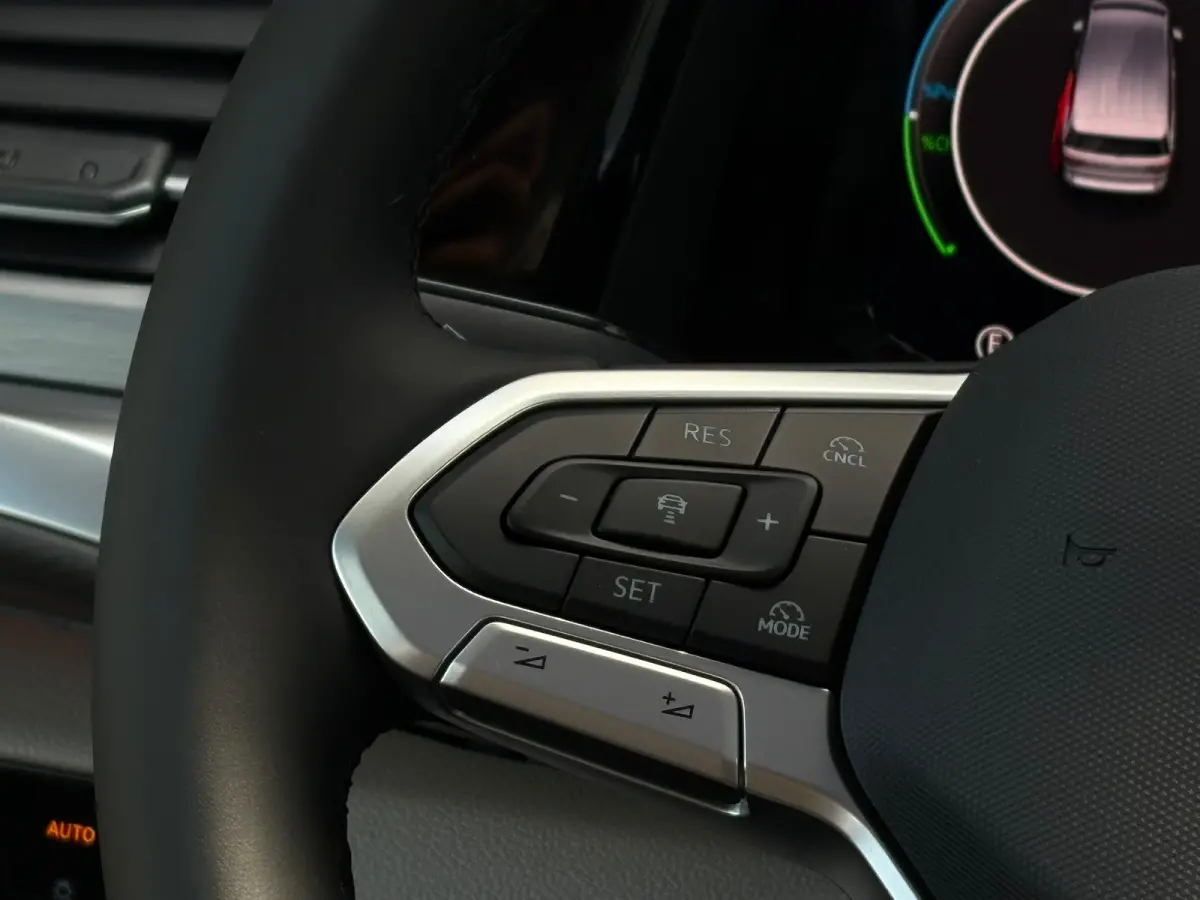 eHybrid 4MOTION L2 | Bulli | Glazen Dak | Trekhaak | 4 Seizoenen banden | Vis-A-Vis | IQ-Light