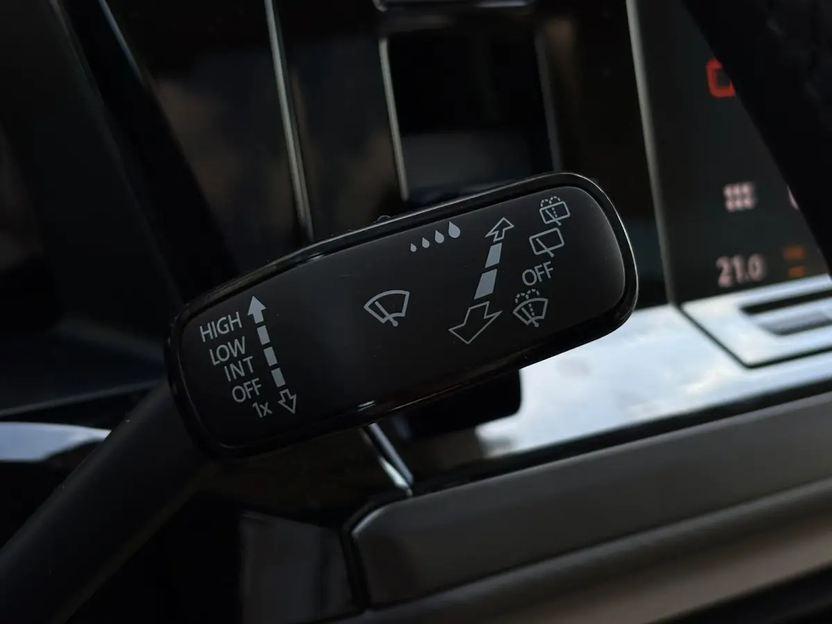 eHybrid 4MOTION L2 | Bulli | Glazen Dak | Trekhaak | 4 Seizoenen banden | Vis-A-Vis | IQ-Light
