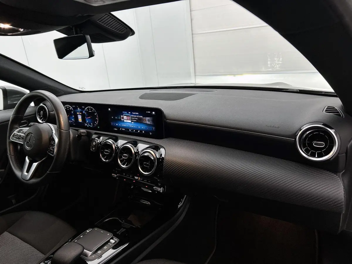 180 Business Solution | ACHTERUITRIJCAMERA | APPLE CARPLAY - ANDROID AUTO | ELEKTRISCHE KOFFERKLEP | STOELVERWARMING | CRUISE CONTROL | CLIMATE CONTROL | WIDE SCREEN |