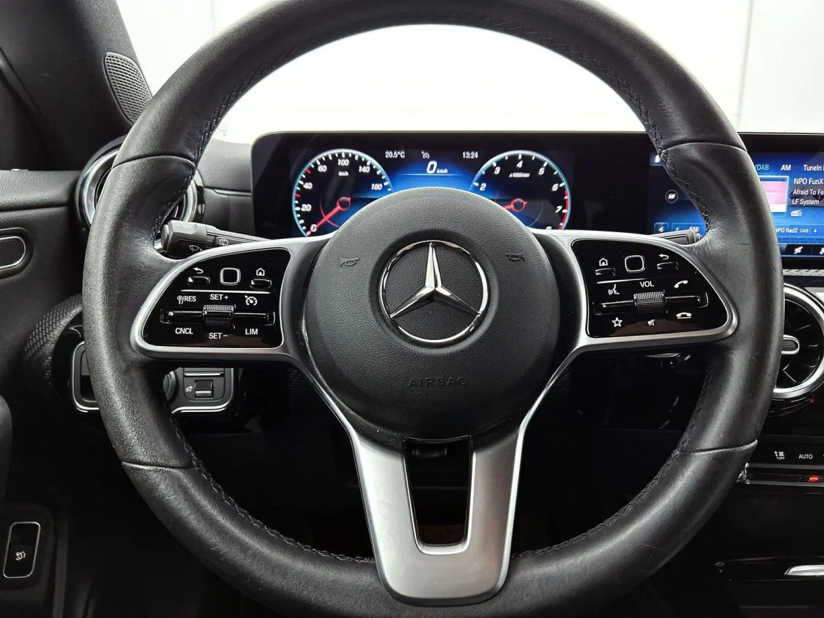 180 Business Solution | ACHTERUITRIJCAMERA | APPLE CARPLAY - ANDROID AUTO | ELEKTRISCHE KOFFERKLEP | STOELVERWARMING | CRUISE CONTROL | CLIMATE CONTROL | WIDE SCREEN |