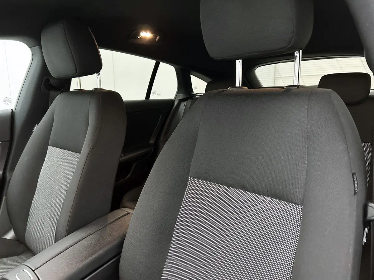 180 Business Solution | ACHTERUITRIJCAMERA | APPLE CARPLAY - ANDROID AUTO | ELEKTRISCHE KOFFERKLEP | STOELVERWARMING | CRUISE CONTROL | CLIMATE CONTROL | WIDE SCREEN |