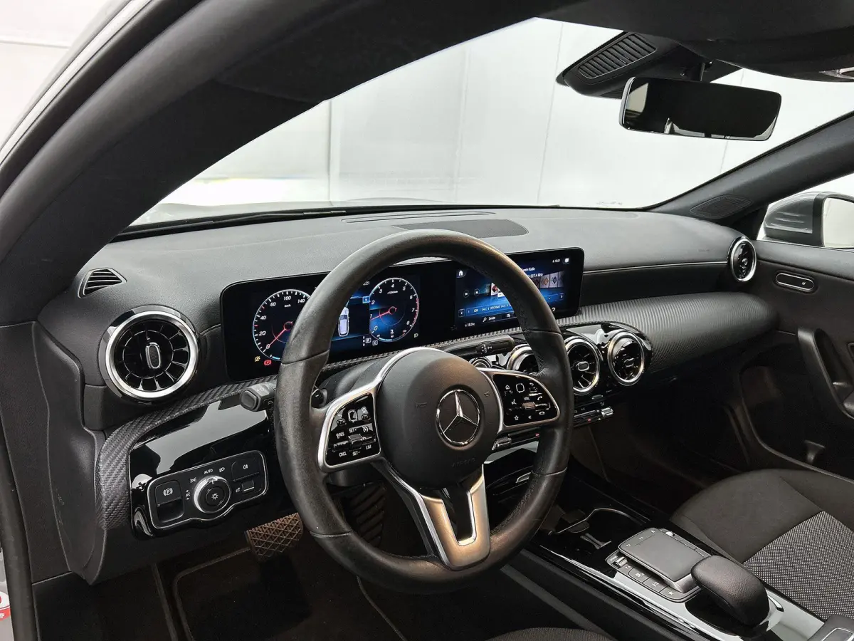 180 Business Solution | ACHTERUITRIJCAMERA | APPLE CARPLAY - ANDROID AUTO | ELEKTRISCHE KOFFERKLEP | STOELVERWARMING | CRUISE CONTROL | CLIMATE CONTROL | WIDE SCREEN |