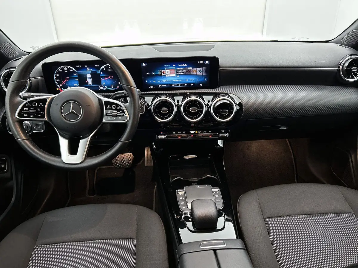 180 Business Solution | ACHTERUITRIJCAMERA | APPLE CARPLAY - ANDROID AUTO | ELEKTRISCHE KOFFERKLEP | STOELVERWARMING | CRUISE CONTROL | CLIMATE CONTROL | WIDE SCREEN |