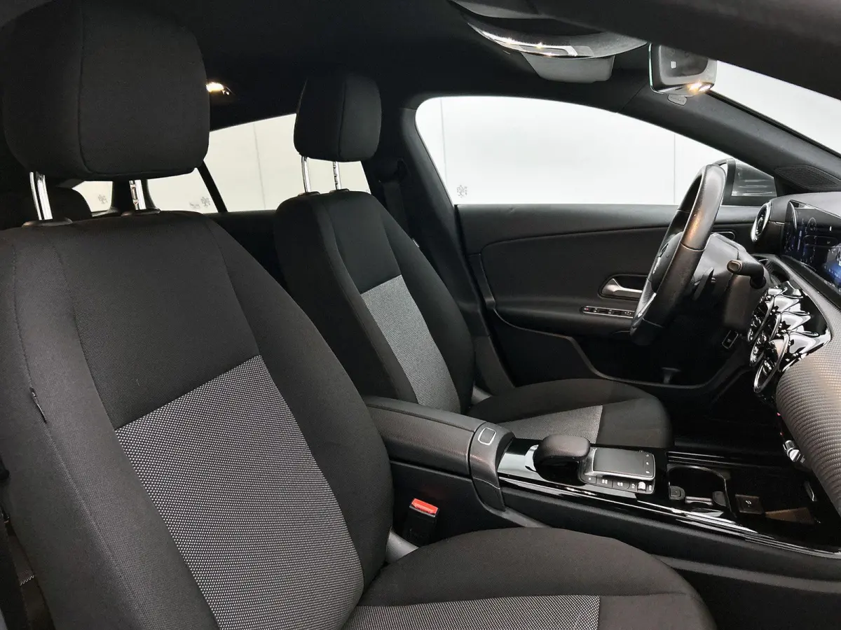 180 Business Solution | ACHTERUITRIJCAMERA | APPLE CARPLAY - ANDROID AUTO | ELEKTRISCHE KOFFERKLEP | STOELVERWARMING | CRUISE CONTROL | CLIMATE CONTROL | WIDE SCREEN |