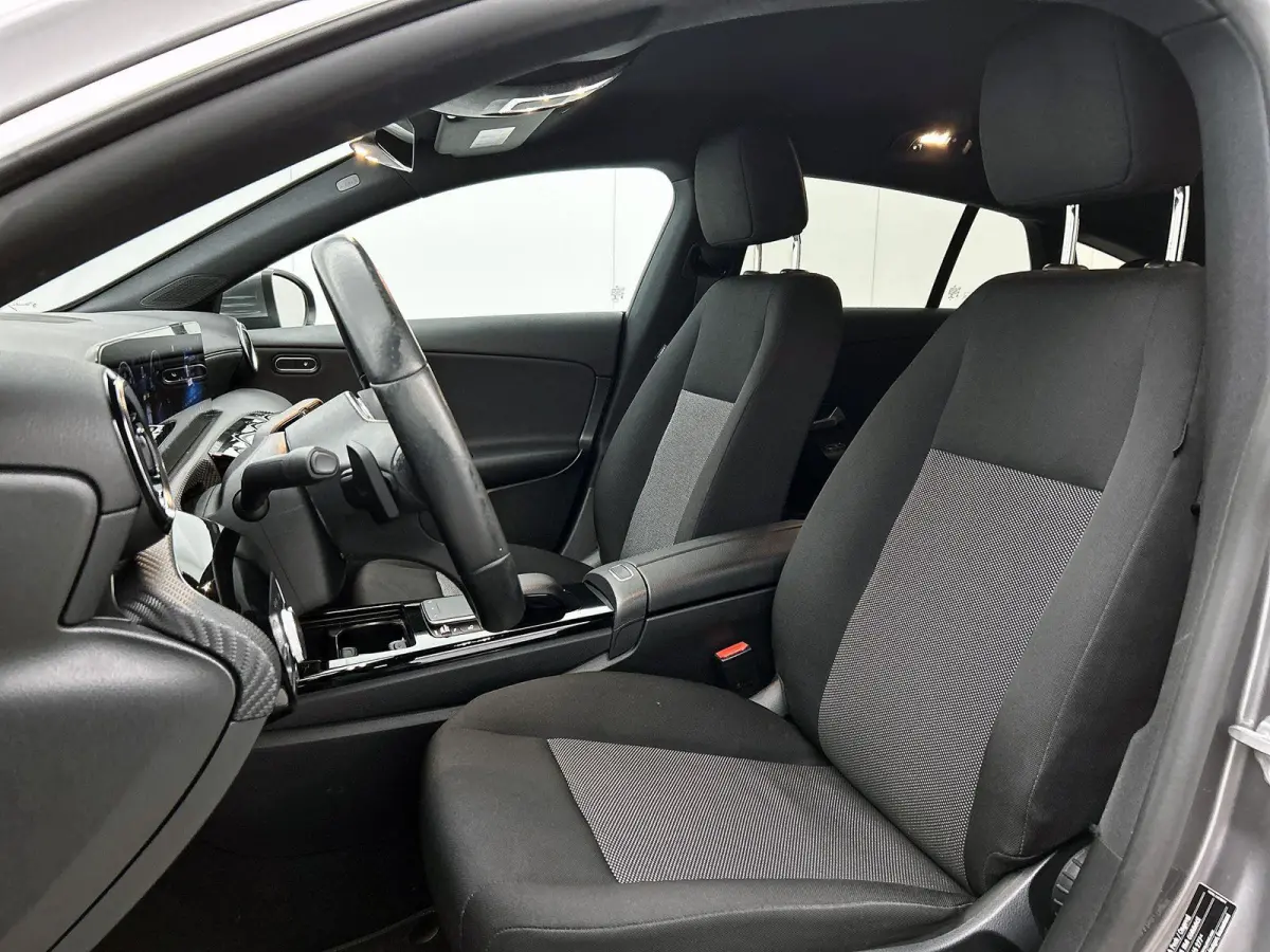180 Business Solution | ACHTERUITRIJCAMERA | APPLE CARPLAY - ANDROID AUTO | ELEKTRISCHE KOFFERKLEP | STOELVERWARMING | CRUISE CONTROL | CLIMATE CONTROL | WIDE SCREEN |