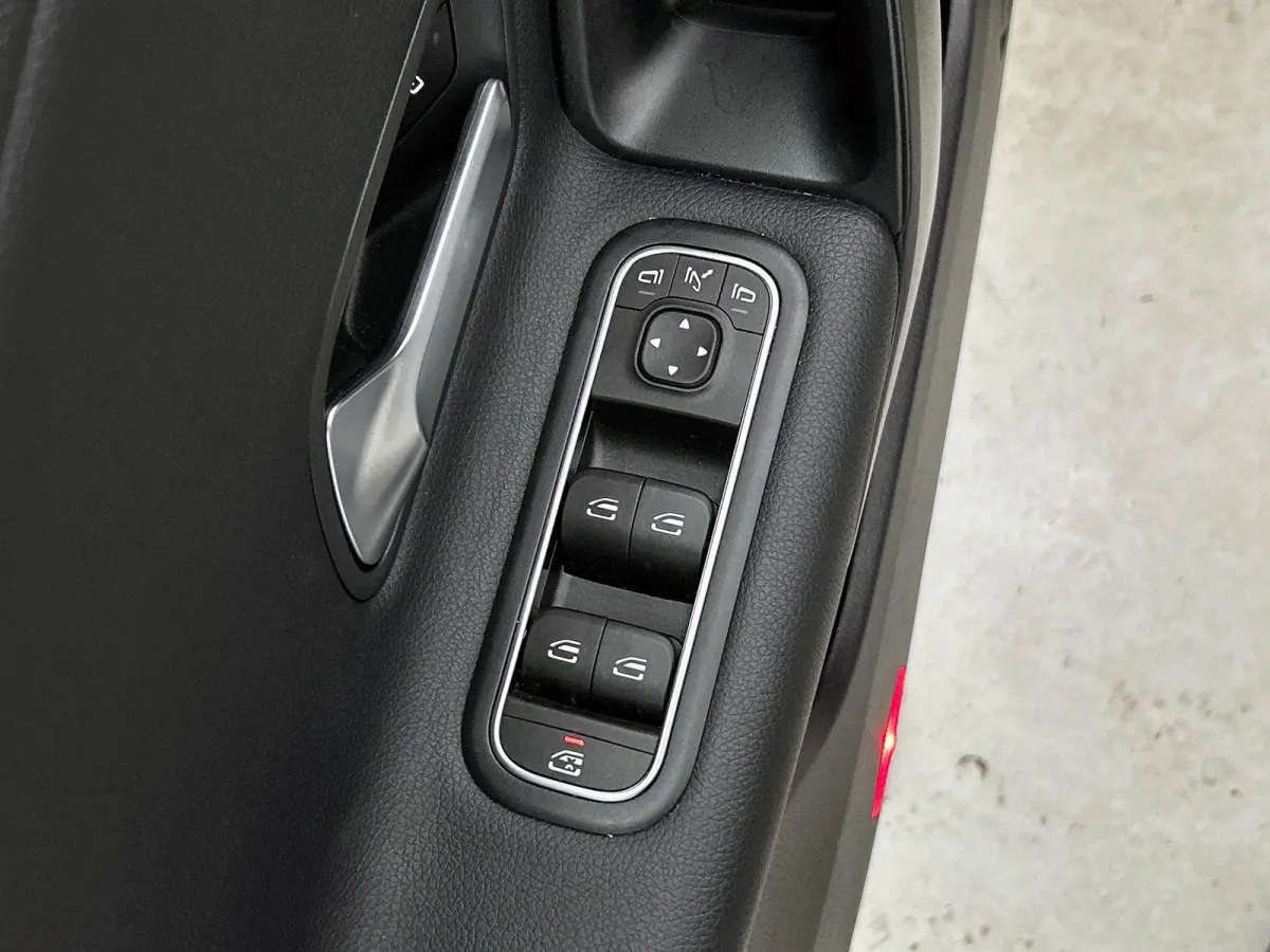180 Business Solution | ACHTERUITRIJCAMERA | APPLE CARPLAY - ANDROID AUTO | ELEKTRISCHE KOFFERKLEP | STOELVERWARMING | CRUISE CONTROL | CLIMATE CONTROL | WIDE SCREEN |