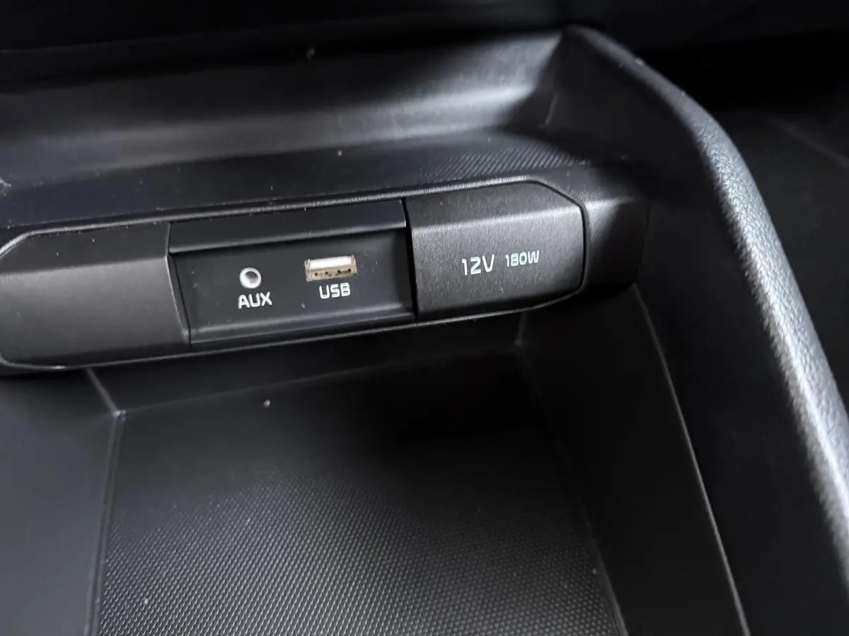 1.0 T-GDi DynamicLine | Apple CarPlay | Navigatie | Achteruitrijcamera |