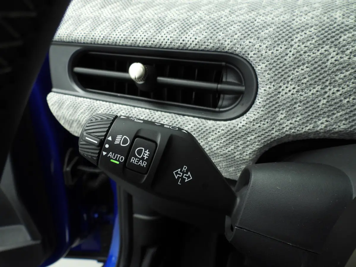 Cooper C Favoured M pakket / Panoramadak / JCW Stoelen / Harman-Kardon / Head-up / LED / Park assist / Alu wielen 17 inch