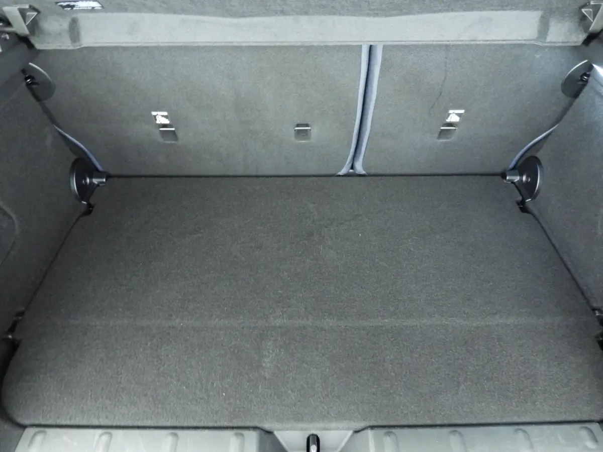 Cooper C Favoured M pakket / Panoramadak / JCW Stoelen / Harman-Kardon / Head-up / LED / Park assist / Alu wielen 17 inch