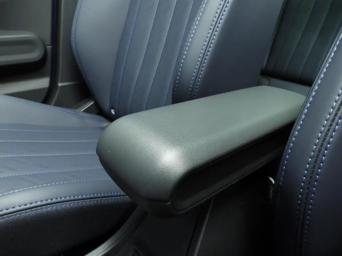 Cooper C Favoured M pakket / Panoramadak / JCW Stoelen / Harman-Kardon / Head-up / LED / Park assist / Alu wielen 17 inch