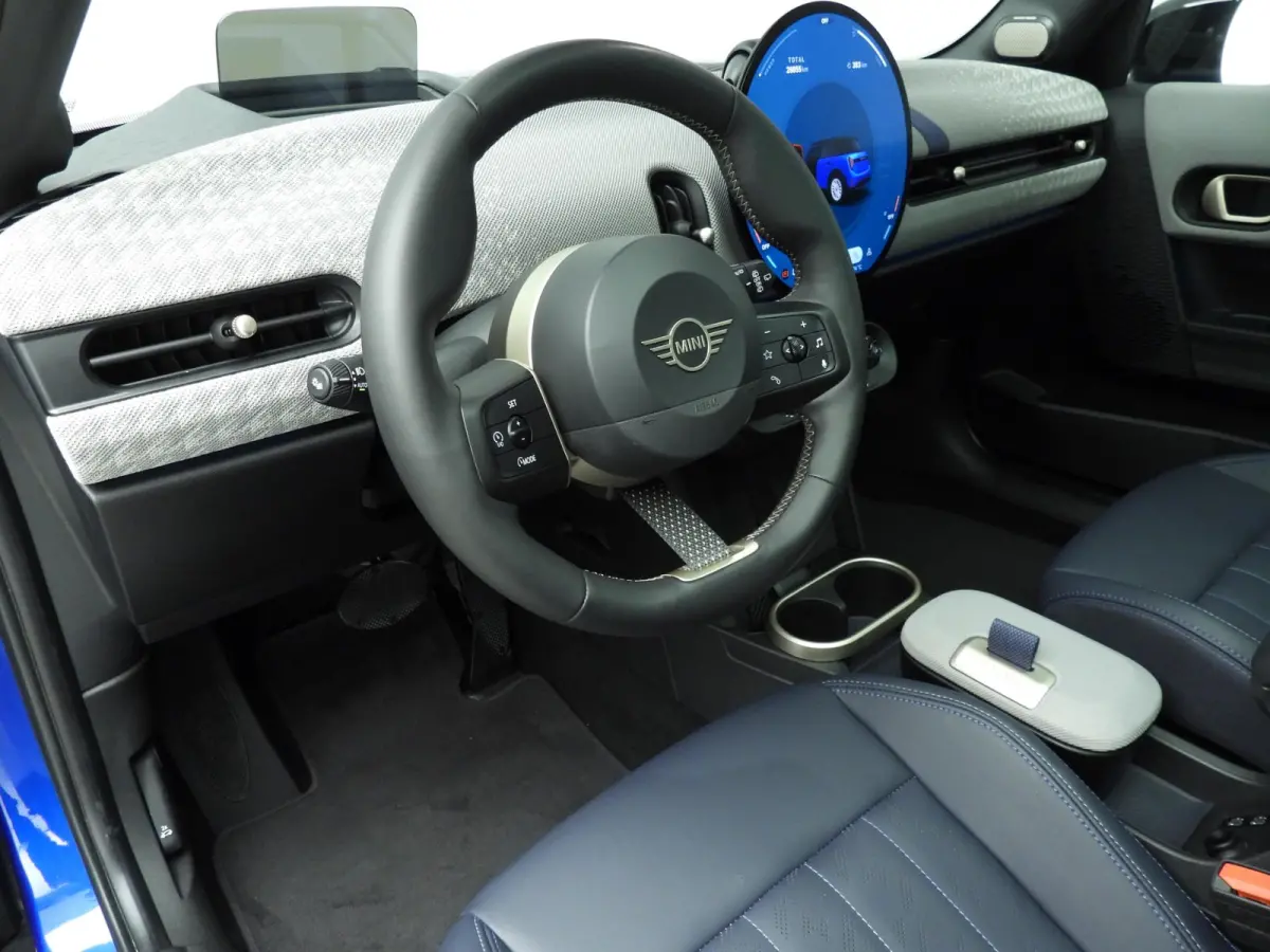 Cooper C Favoured M pakket / Panoramadak / JCW Stoelen / Harman-Kardon / Head-up / LED / Park assist / Alu wielen 17 inch