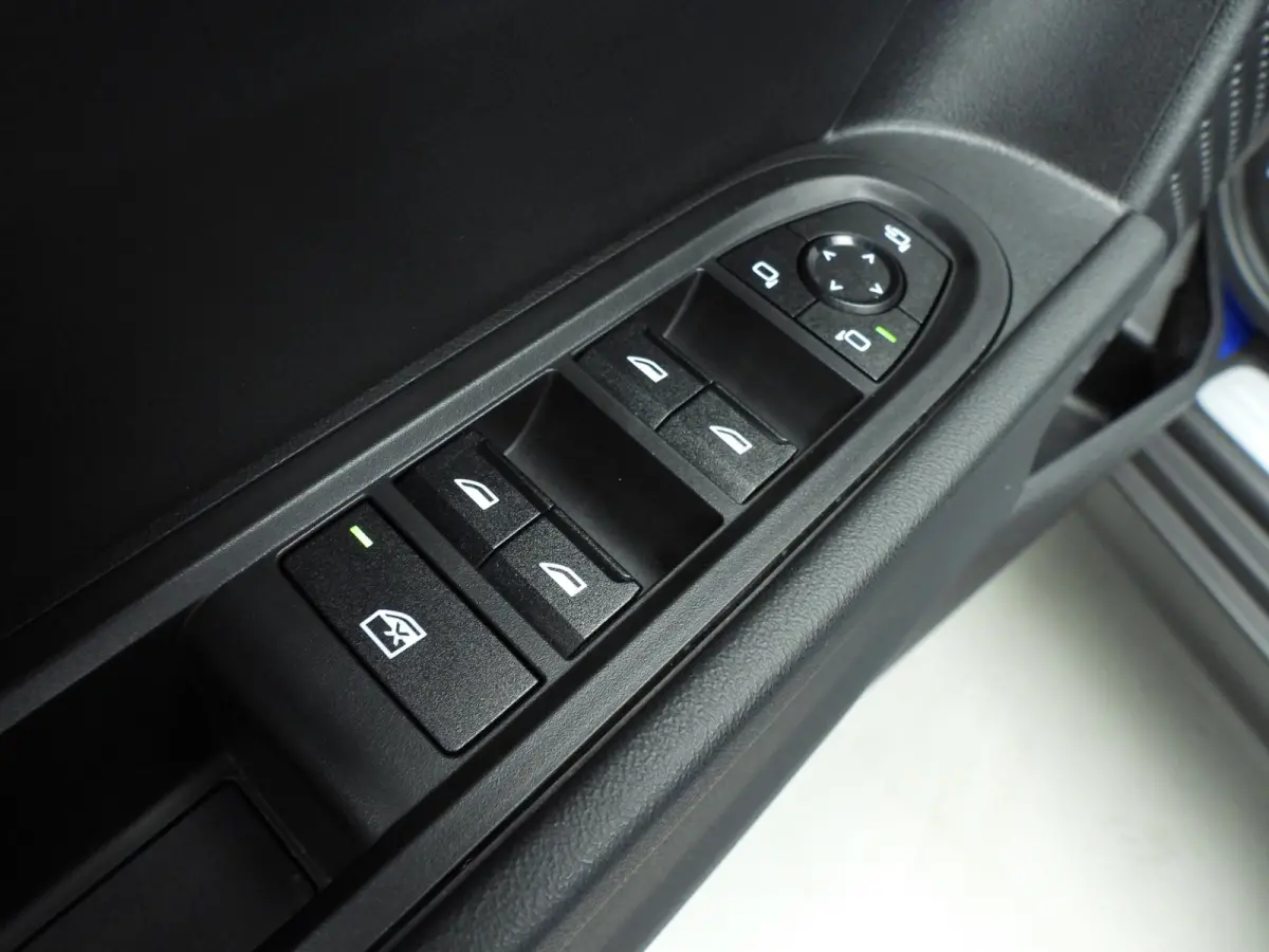Cooper C Favoured M pakket / Panoramadak / JCW Stoelen / Harman-Kardon / Head-up / LED / Park assist / Alu wielen 17 inch