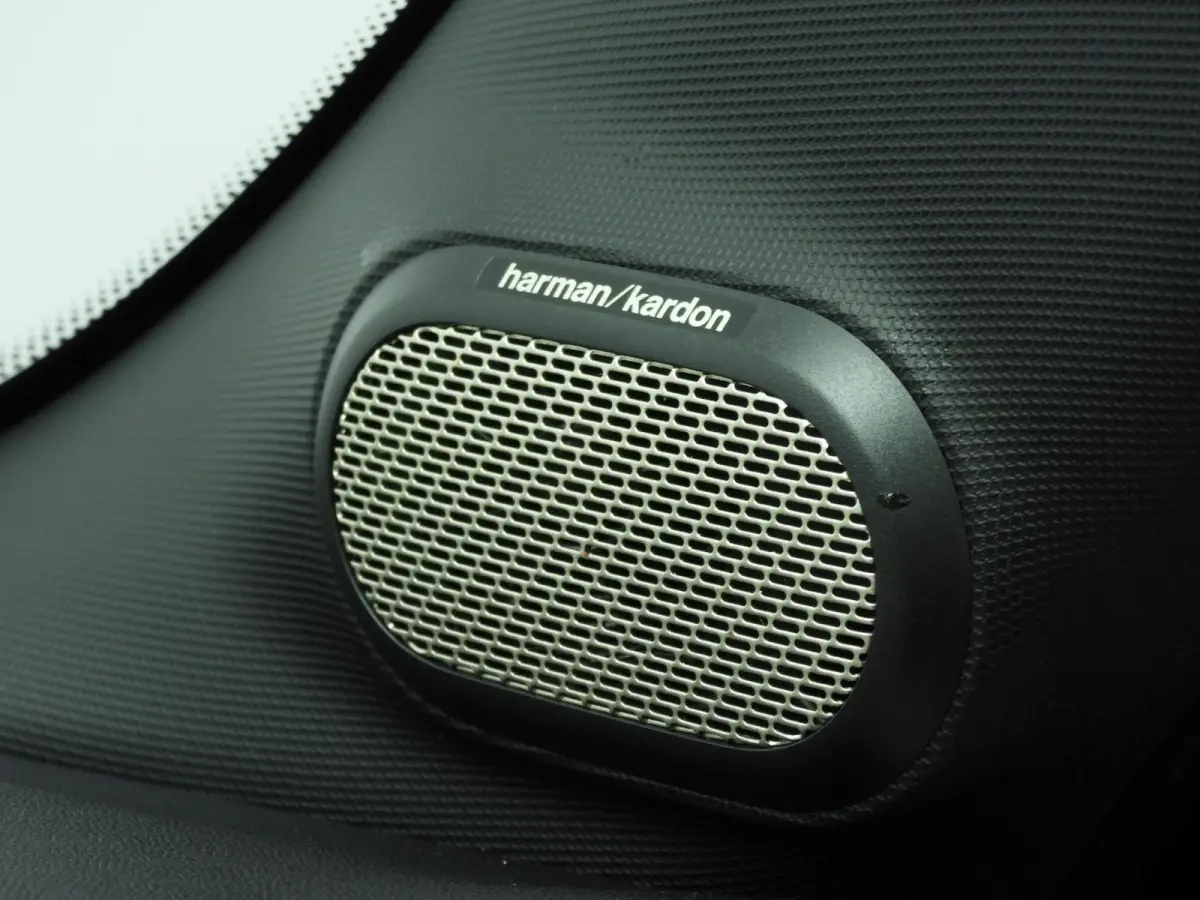 Cooper C Favoured M pakket / Panoramadak / JCW Stoelen / Harman-Kardon / Head-up / LED / Park assist / Alu wielen 17 inch