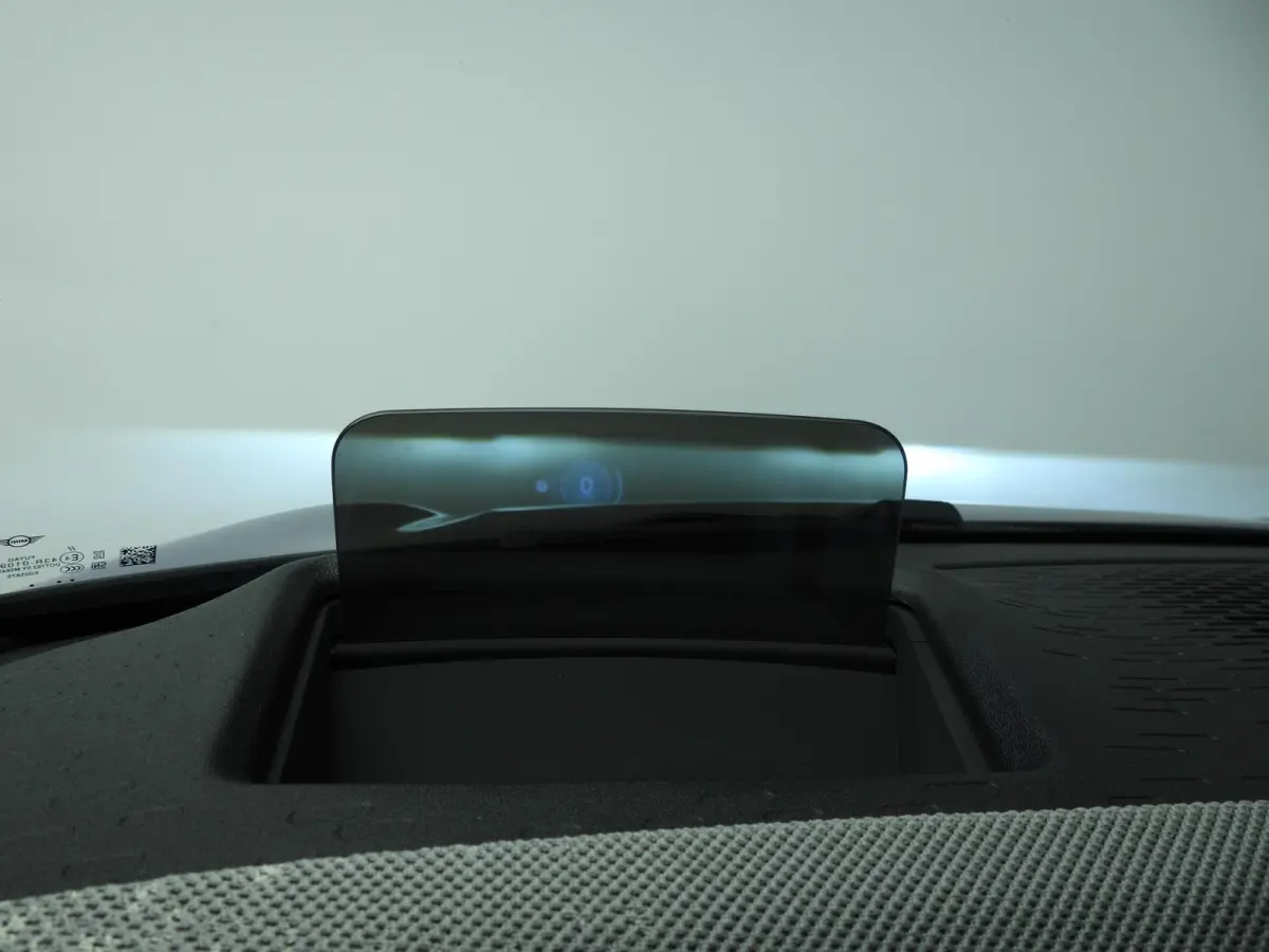 Cooper C Favoured M pakket / Panoramadak / JCW Stoelen / Harman-Kardon / Head-up / LED / Park assist / Alu wielen 17 inch