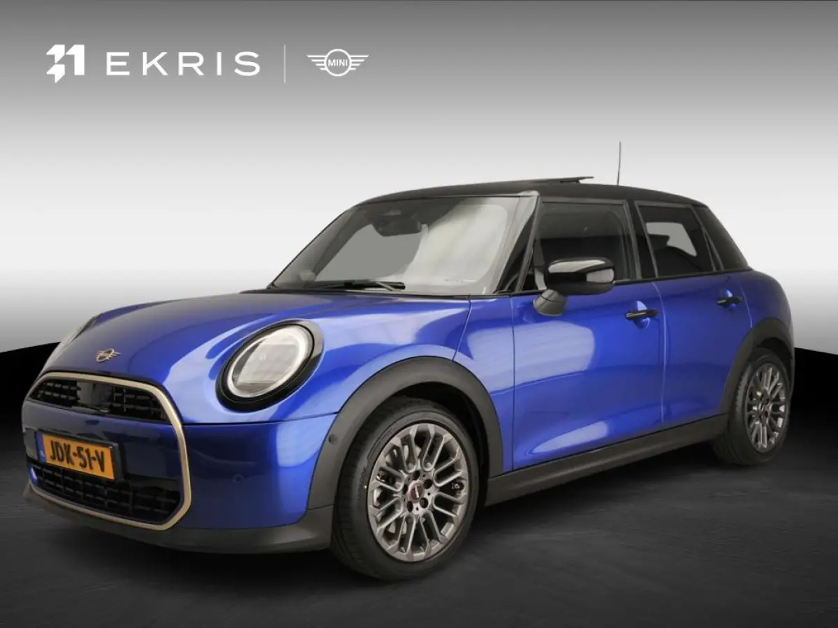 Cooper C Favoured M pakket / Panoramadak / JCW Stoelen / Harman-Kardon / Head-up / LED / Park assist / Alu wielen 17 inch