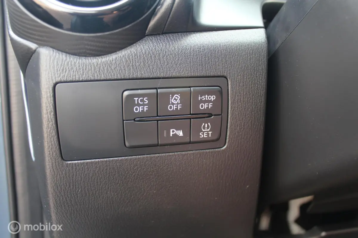 2.0 SkyActiv-G 121 Luxury HUD/18Inch/Carplay/Camera