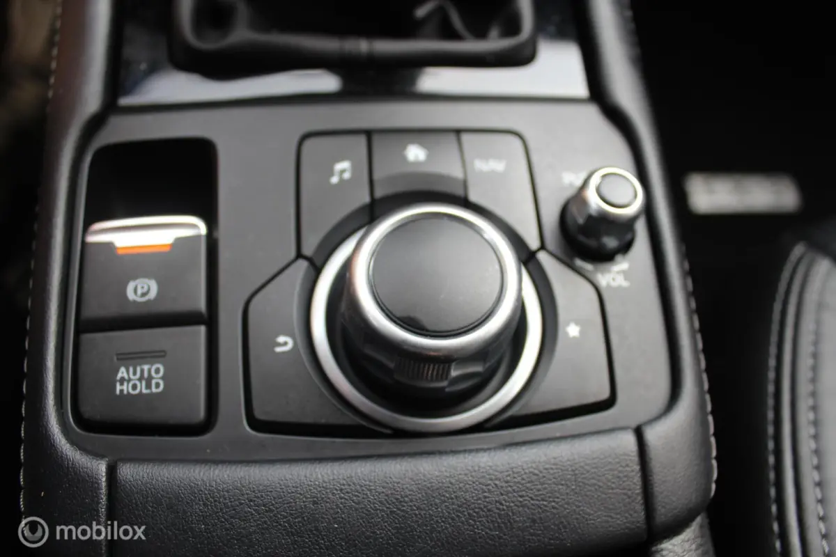 2.0 SkyActiv-G 121 Luxury HUD/18Inch/Carplay/Camera
