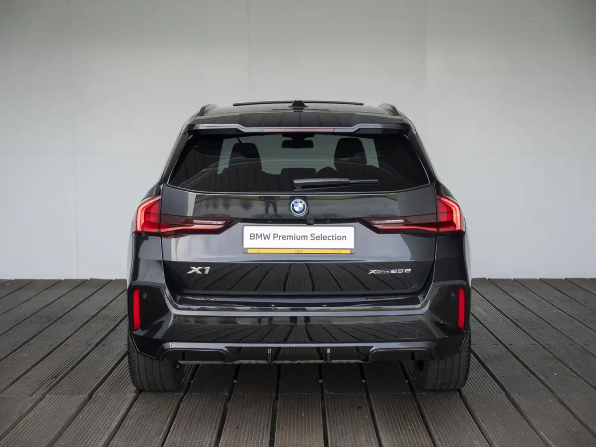 xDrive25e SoH 98% | M Sportpakket | Travel Pack | Achteruitrijcamera | Panoramadak | Trekhaak