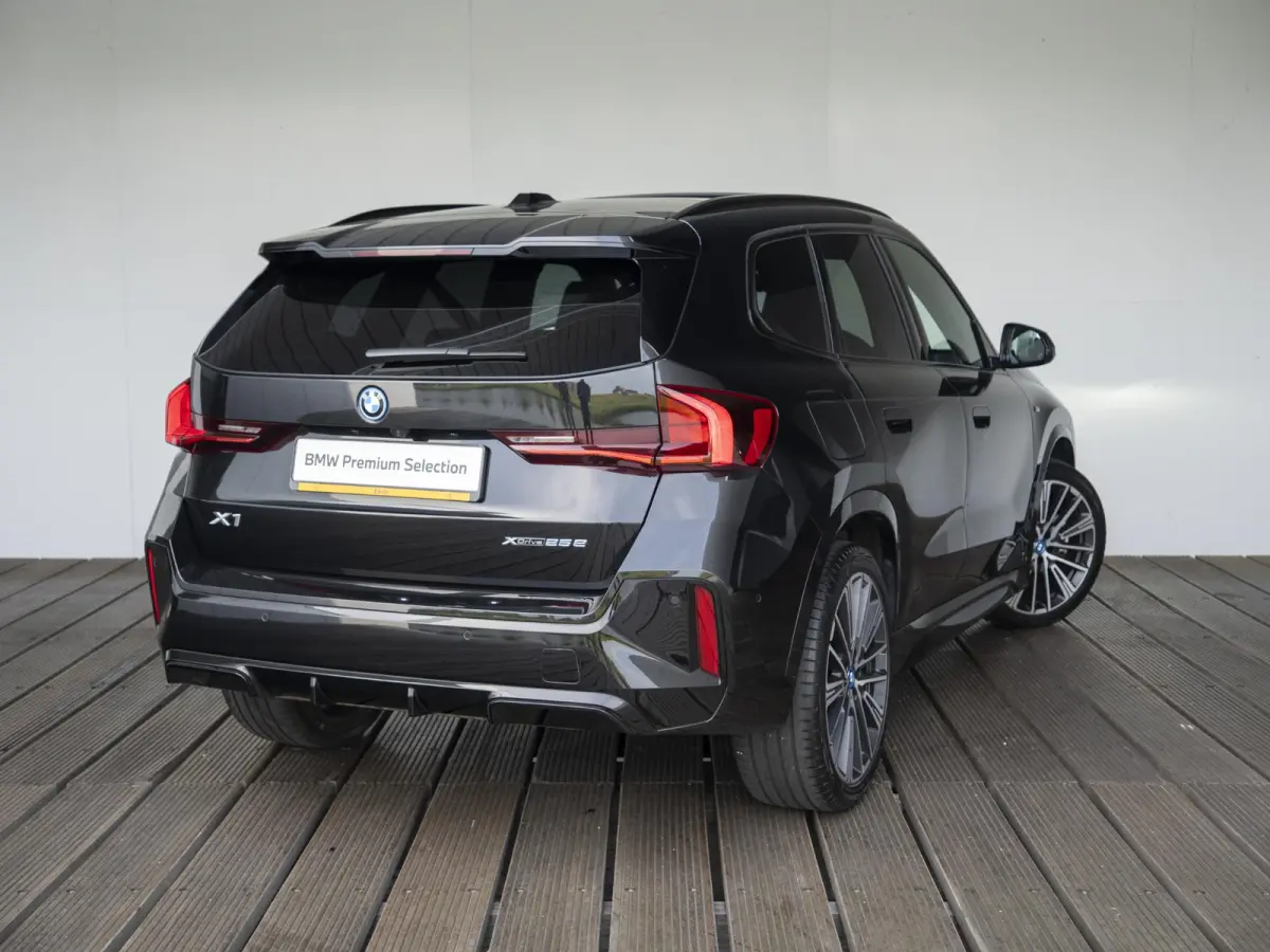 xDrive25e SoH 98% | M Sportpakket | Travel Pack | Achteruitrijcamera | Panoramadak | Trekhaak