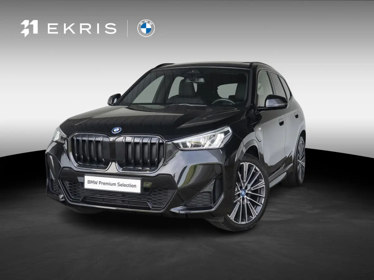 xDrive25e SoH 98% | M Sportpakket | Travel Pack | Achteruitrijcamera | Panoramadak | Trekhaak