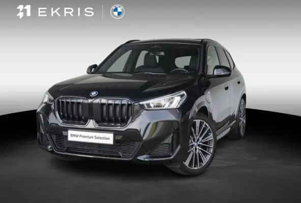 xDrive25e | M Sportpakket | Travel Pack | Achteruitrijcamera | Panoramadak | Trekhaak